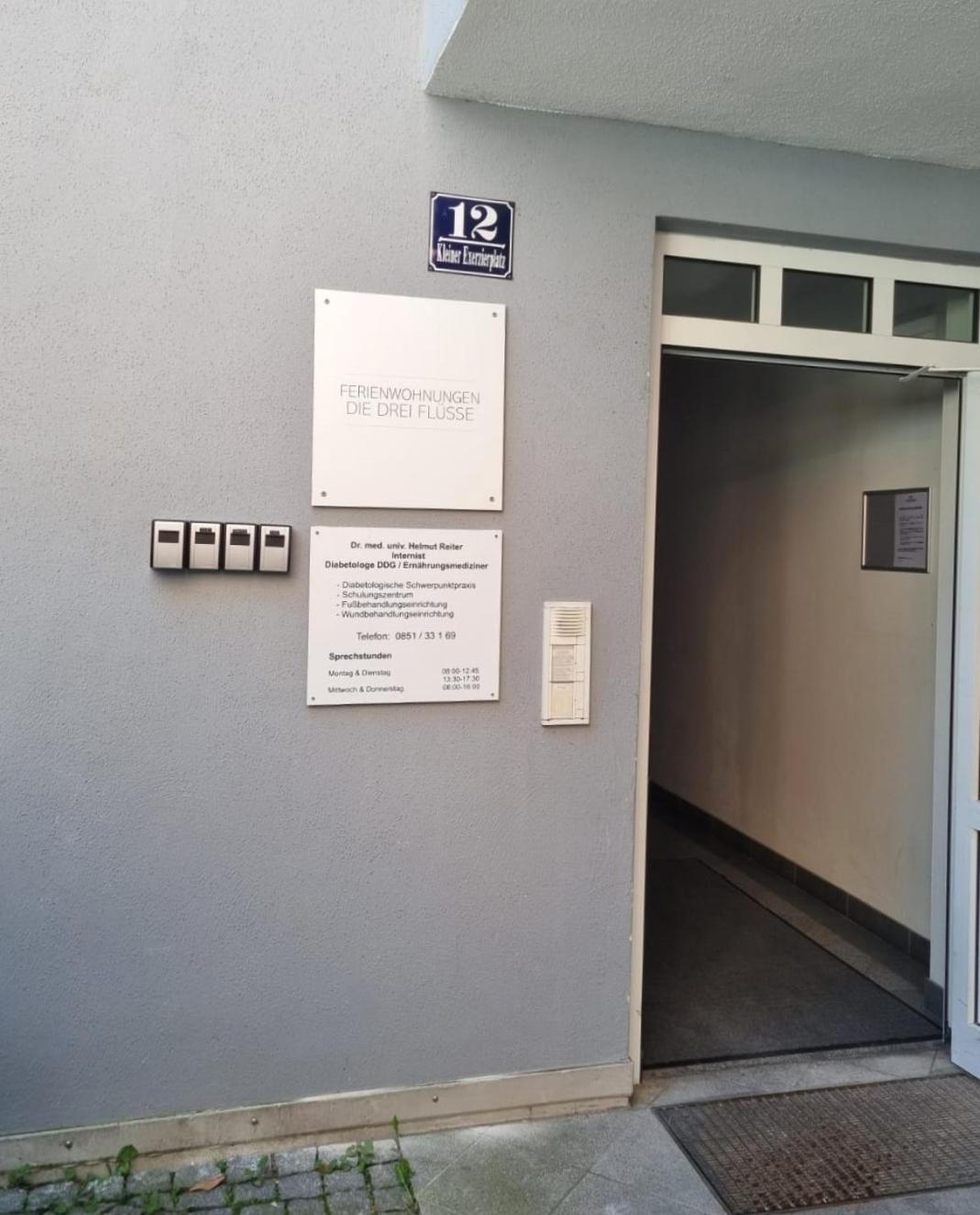 Wohnung Inn - Im Zentrum, Kueche, Parkplatz, Ruhig Gelegen パッサウ エクステリア 写真